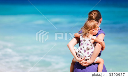 Mother and daughter on beach vacation 3390927