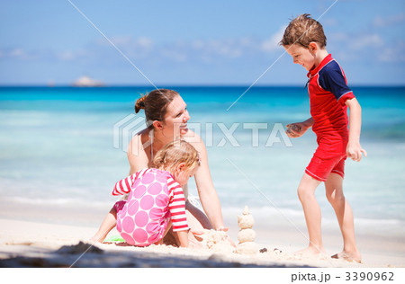 Mother with kids on beach vacation 3390962