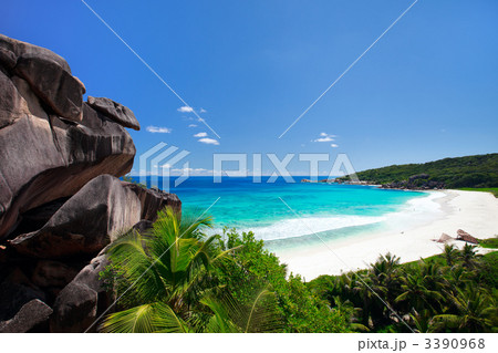 Perfect beach in Seychelles 3390968