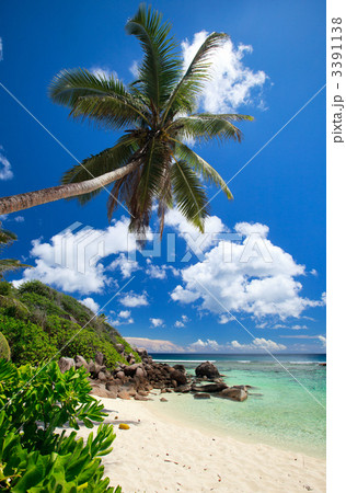 Stunning beach in Seychelles Stunning beach in Seychelles 3391138