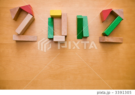 2012 2012 3391305