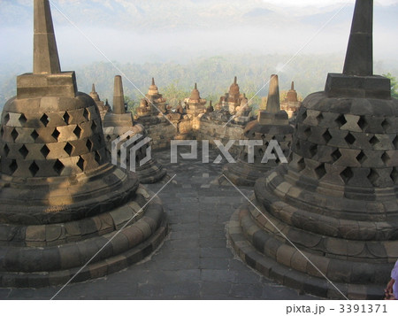 (インドネシア)ボロブドゥール遺跡 3391371