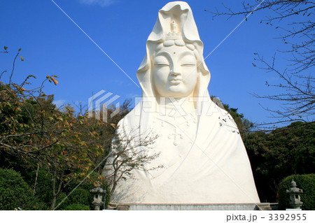 優しい微笑みを浮かべる大船観音を訪れて 3392955