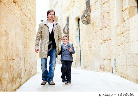 Father and son in city 3393666