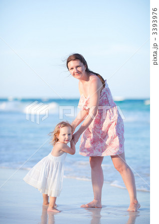 Mother and daughter on vacation 3393976