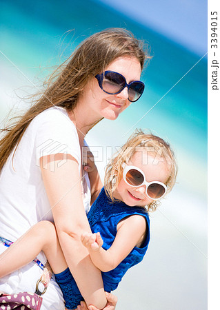 Mother and daughter on vacation 3394015