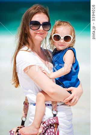 Mother and daughter on vacation 3394016