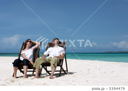 Young couple on the beach 3394479