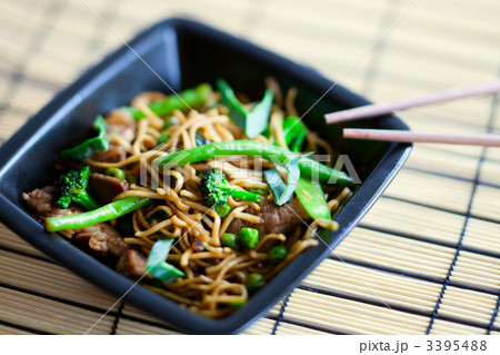 Delicious meat wok 3395488