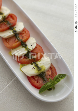 Café de Kのカプレーゼ、バジルソース 3397882