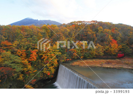 松川渓谷の紅葉と岩手山 3399193