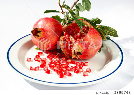 赤いザクロの実 3399748