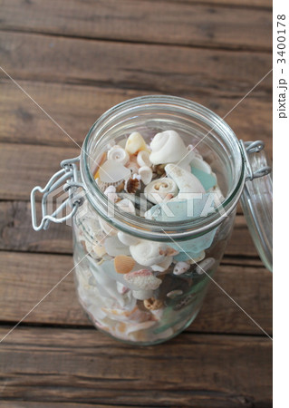 海辺で集めてきた貝殻とシーグラス　ガラス瓶に詰めた貝殻 3400178