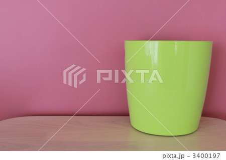 プラスチック製の小さなゴミ箱　クズカゴ 3400197