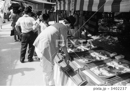 夏祭り参道のスマートボール 3402237