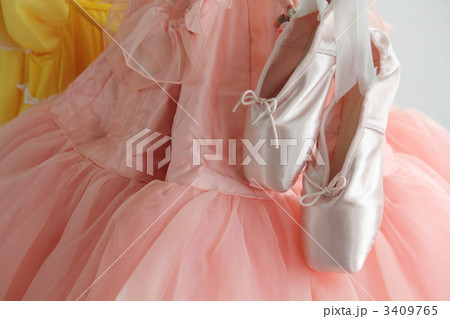 衣装とトウシューズ 3409765