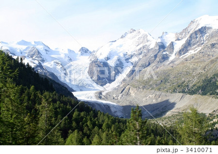 ベルニナ特急から氷河を眺める。スイス ベルニナ特急から氷河を眺める。スイス 3410071