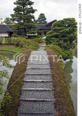 桂離宮 賞花亭から書院へ続く土橋 桂離宮 賞花亭から書院へ続く土橋 3412269