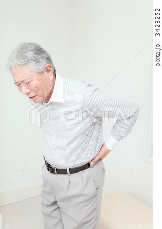 腰痛　男性 3423252