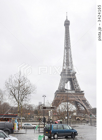 フランス　パリ　冬のエッフェル塔（La tour Eiffel） 3424165