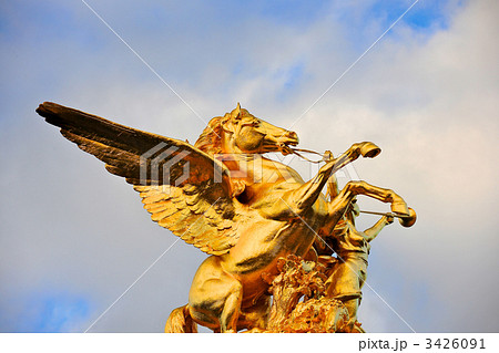 パリの金色のペガサスのアップの写真素材