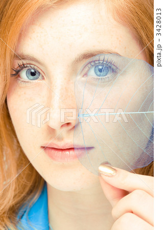 young lady 3428013