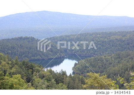 釧路市阿寒町・双湖台から見たペンケトウ（湖） 3434543