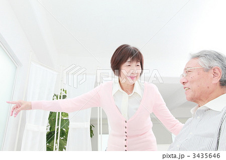 看護・介護イメージ　老夫婦 3435646
