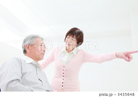 看護・介護イメージ　老夫婦 3435648