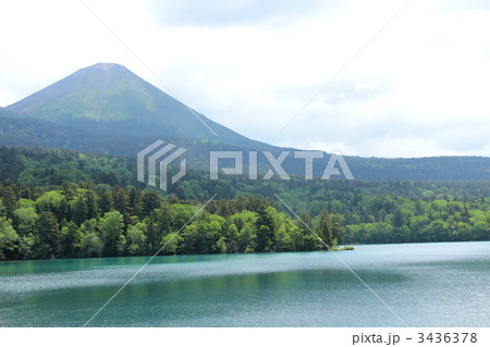 オンネトーの湖畔 3436378