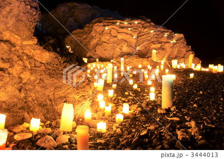 岩のキャンドルライトアップ　 3444013