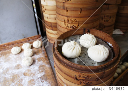 ホカホカの肉まん 3446932