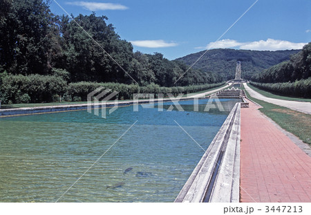 イタリア カゼルタ王宮の庭園 イタリア カゼルタ王宮の庭園 3447213