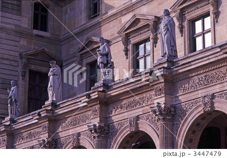 パリ　ルーブル宮 3447479