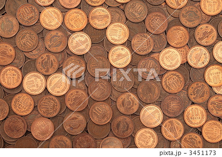 沢山の10円硬貨 沢山の10円硬貨 3451173