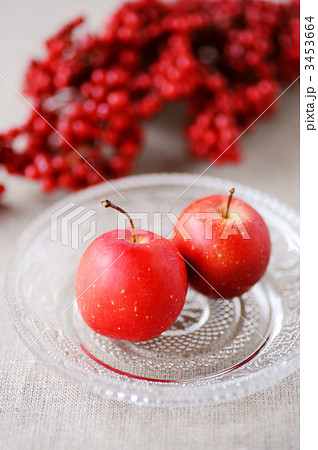 赤い実　ミニりんご 3453664