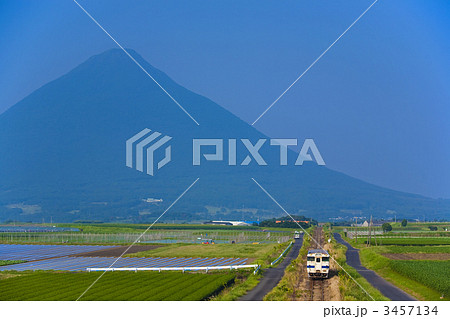 開聞岳を背に 3457134