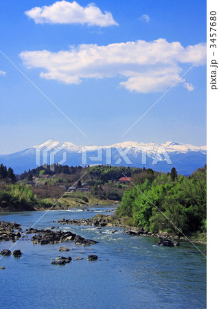 阿武隈川と安達太良山 3457680