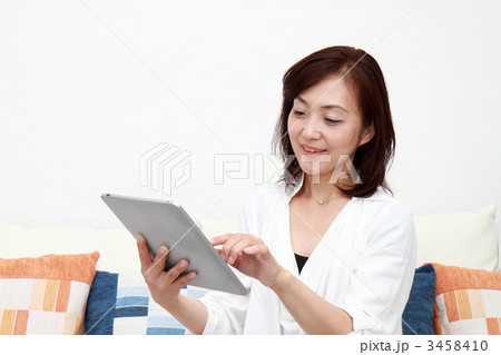 iPadするミドルウーマン iPadするミドルウーマン 3458410