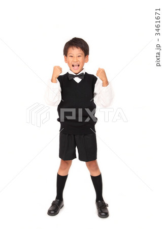 ガッツポーズをする男の子 3461671