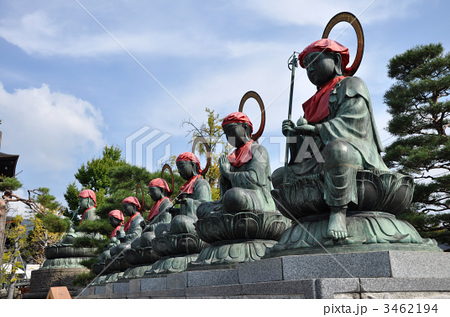 信州善光寺 ぬれ仏と六地蔵の写真素材