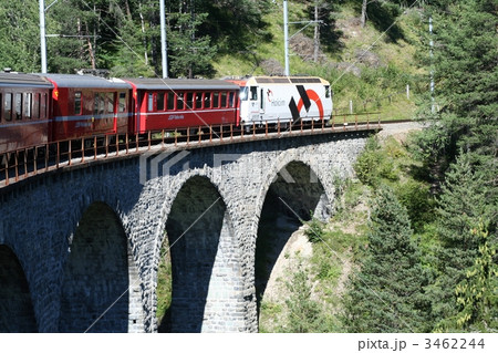 石橋を渡る氷河特急 スイス 石橋を渡る氷河特急 スイス 3462244