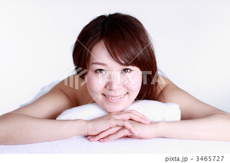 エステを受ける女性 エステを受ける女性 3465727