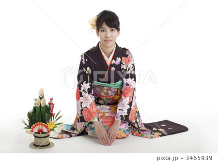 年始の挨拶をする女性 3465939