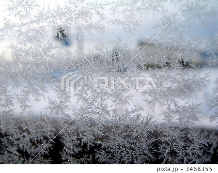窓についた結晶 3468355