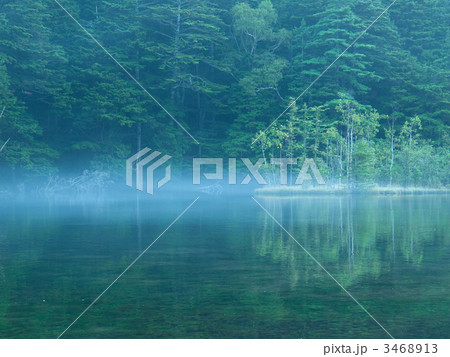 明神池の朝靄 明神池の朝靄 3468913