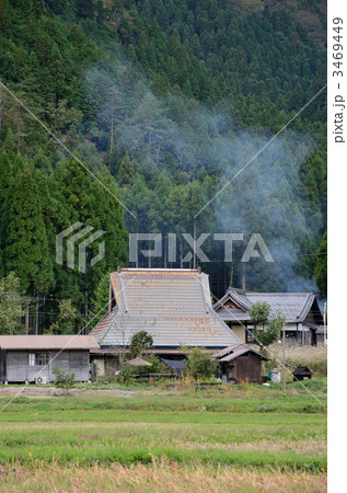 京都、たき火の煙立ち昇る農村の風景 京都、たき火の煙立ち昇る農村の風景 3469449