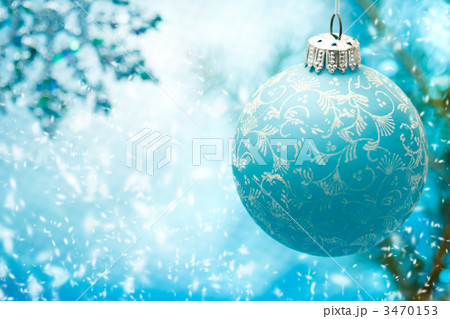 クリスマスオーナメントと雪の結晶 クリスマスオーナメントと雪の結晶 3470153