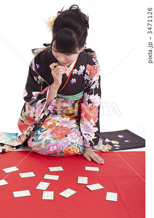 小倉百人一首をする女性 小倉百人一首をする女性 3471126
