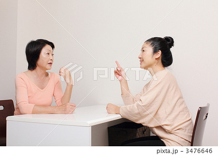 会話する女性 会話する女性 3476646